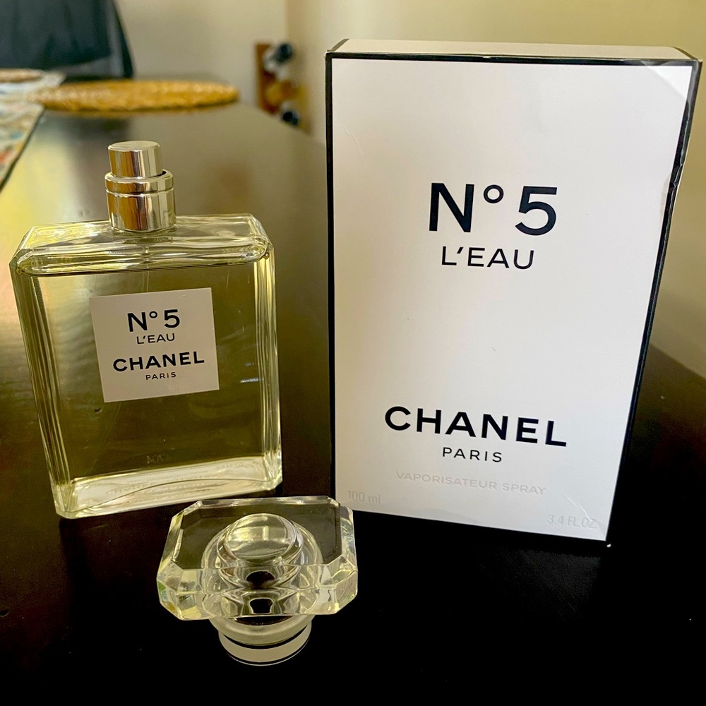 Chanel No 5 Paris - EAU de toilette spray. 100 ml fl. Used 2-3 times still full.
